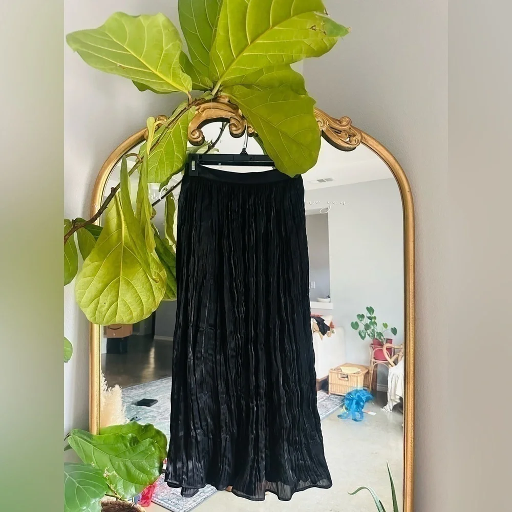 Free people Vera city black silky pleated midi skirt size 2